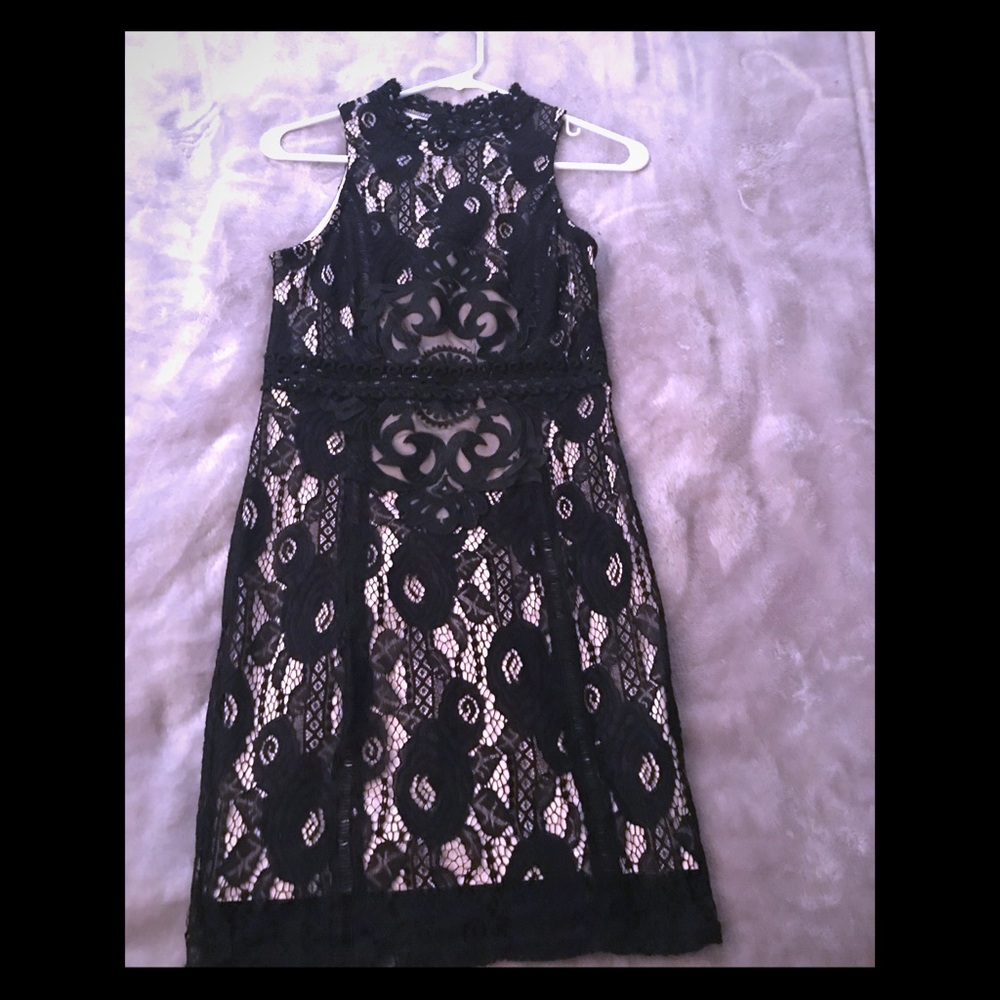 short lace dress